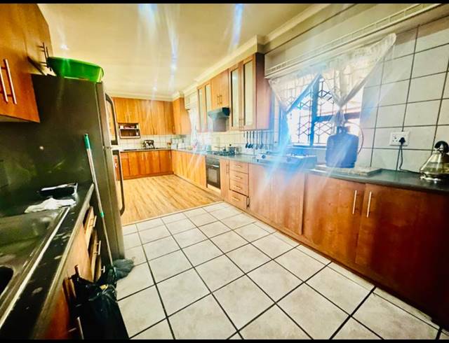 3 BEDROOM HOUSE FOR SALE IN VANDERBIJLPARK CE 5